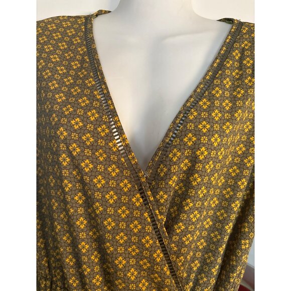 E & M Womens Size XL Olive Green Yellow Peplum Top  Blouse Tie Waist Lightweight - Picture 3 of 10